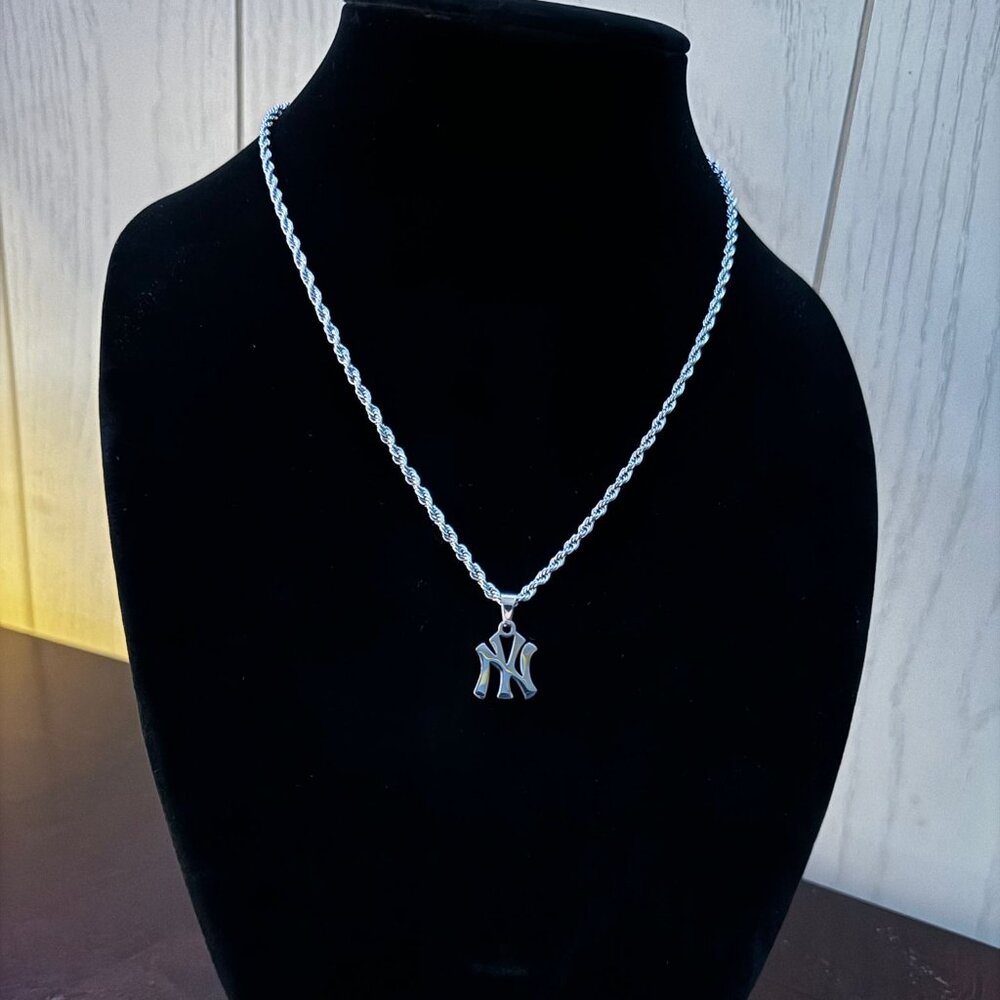 New York Yankees Necklace - Silver Plated - 3mm Rope 20" Chain - Easter Gift
